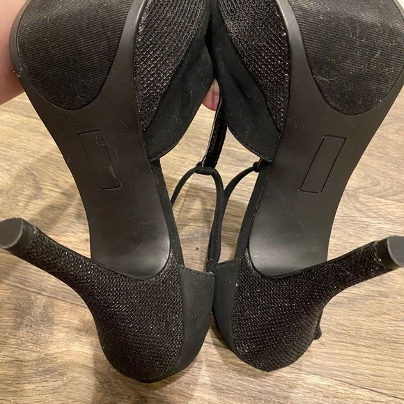 Charming Charlie Bow Heels - Picture 6 of 7